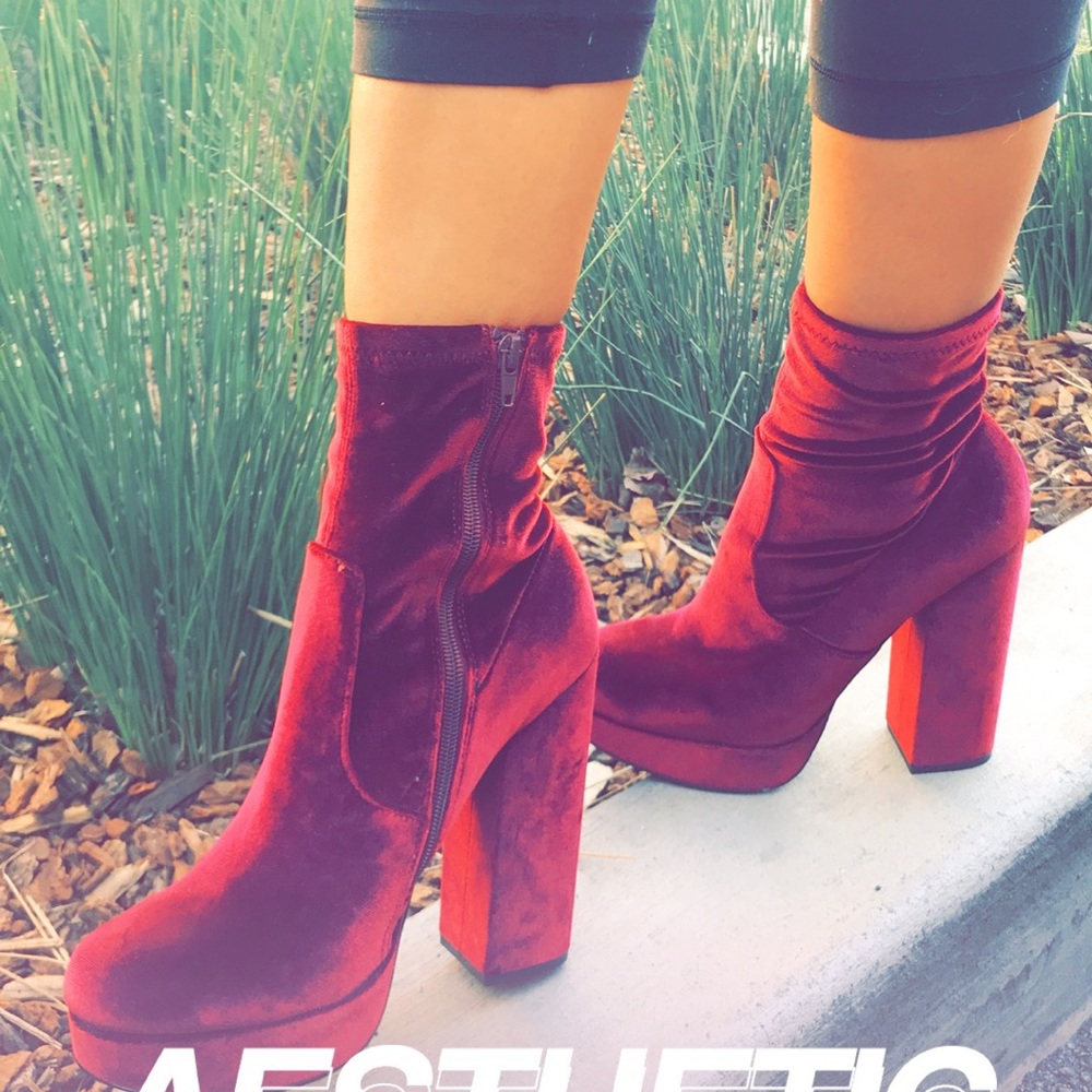 Steve Madden size 9.5 red velvet booties